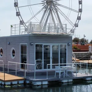 House Boat Botel